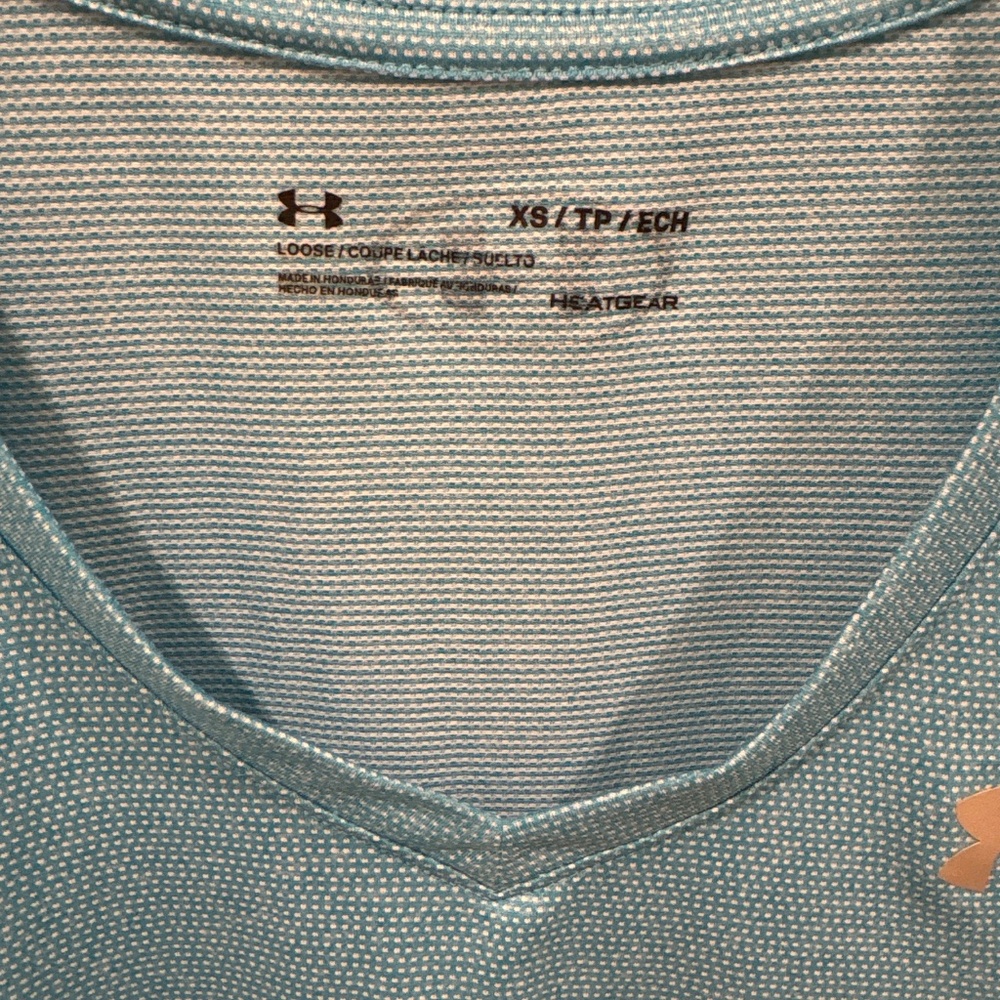 Women’s under armour v-neck athletic top size xs - Picture 2 of 4